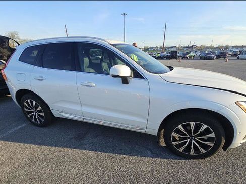 Used 2023 Volvo XC60 B5 Plus AWD/4WD image 4