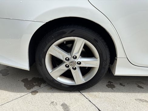 Used 2012 Toyota Camry SE FWD image 16