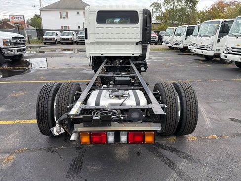 New 2025 Chevrolet Low Cab Forward image 4