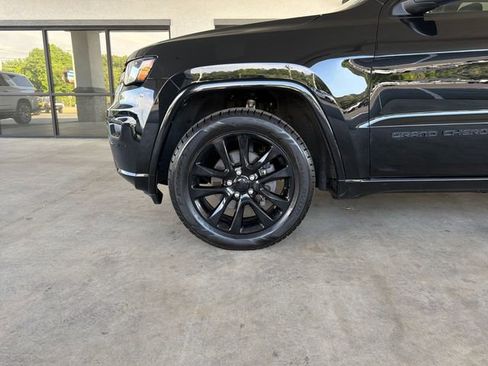 Used 2020 Jeep Grand Cherokee Altitude AWD/4WD image 29