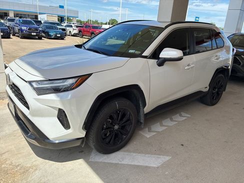 Used 2024 Toyota RAV4 SE w/ Convenience Package AWD/4WD image 4