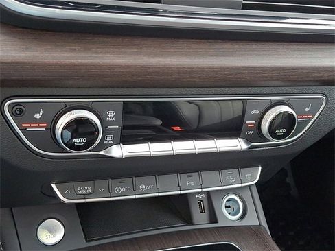 Certified 2025 Audi Q5 2.0T Premium Plus w/ Premium Plus Package image 17