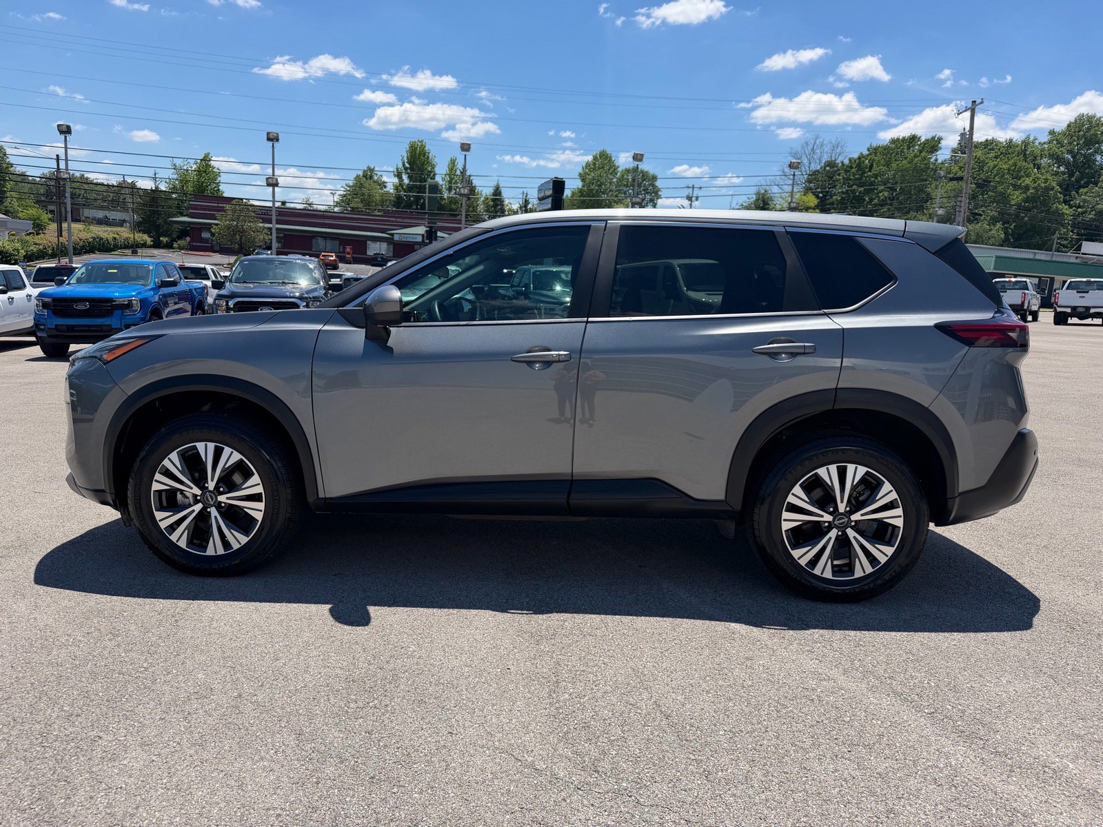 Used 2023 Nissan Rogue SV AWD/4WD image 9