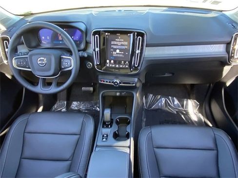 New 2026 Volvo XC40 B4 Core image 16