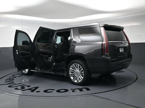 Used 2018 Cadillac Escalade Platinum AWD/4WD image 27