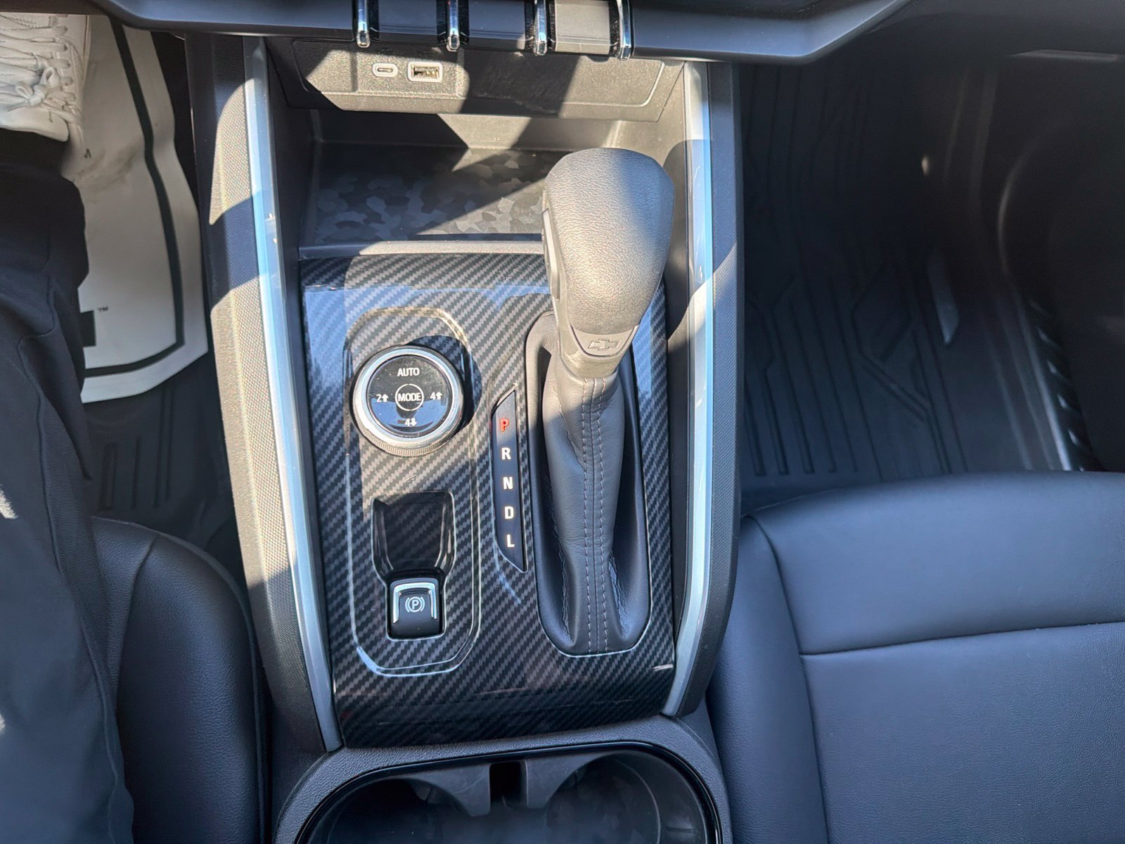 Used 2024 Chevrolet Colorado Trail Boss w/ LPO, Dark Essentials Package AWD/4WD image 16