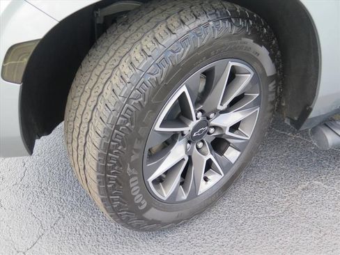 Used 2024 Chevrolet Tahoe Z71 w/ Z71 Off-Road Package AWD/4WD image 26