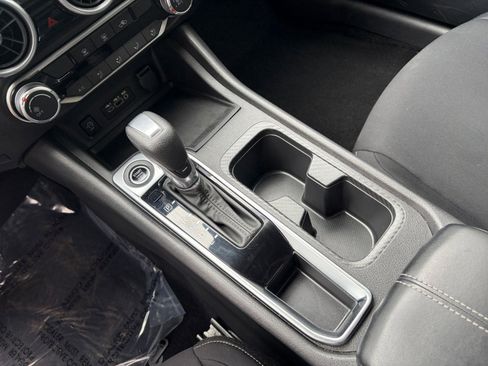 Used 2025 Nissan Sentra SV image 37