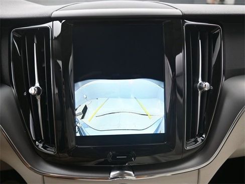 New 2025 Volvo XC60 B5 Core image 11