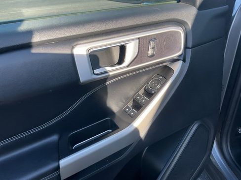 Used 2022 Ford Explorer XLT w/ Equipment Group 202A image 10