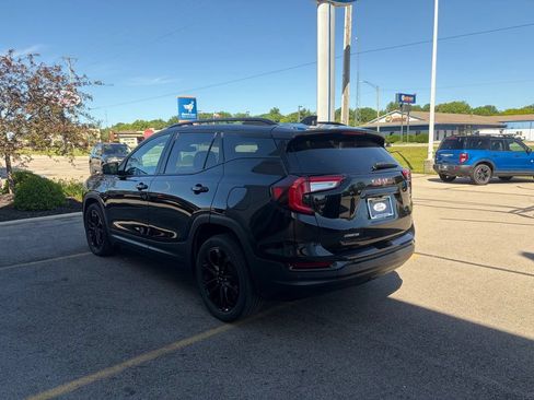 Used 2022 GMC Terrain SLT w/ Infotainment Package II FWD image 7