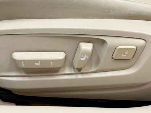 Used 2013 Lexus ES 300h image 23