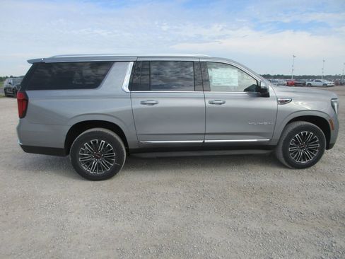 New 2026 GMC Yukon XL Elevation w/ Elevation Premium Package AWD/4WD image 3