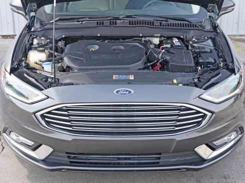 Used 2017 Ford Fusion SE w/ Fusion SE Technology Package image 7