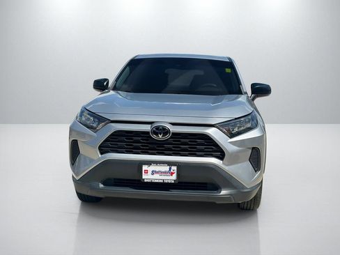 Used 2022 Toyota RAV4 LE FWD image 2