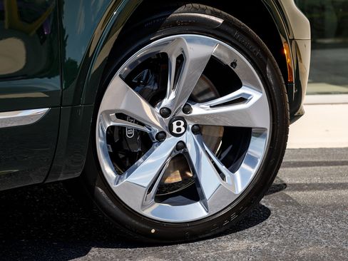 New 2026 Bentley Bentayga AWD/4WD image 17