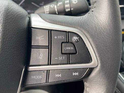 Used 2025 Toyota Sienna XLE FWD image 29