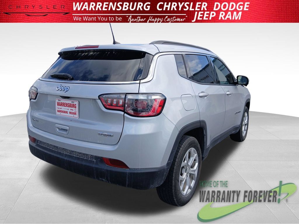 Used 2024 Jeep Compass Latitude AWD/4WD image 4