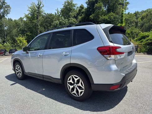 Used 2021 Subaru Forester Premium AWD/4WD image 2