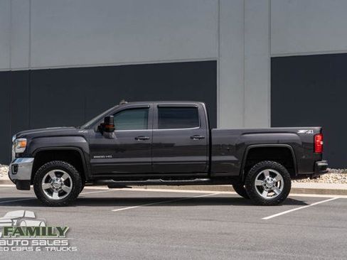 Used 2015 GMC Sierra 2500 SLE w/ SLE Preferred Package AWD/4WD image 4
