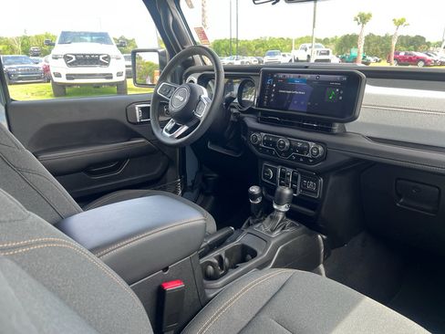 Certified 2025 Jeep Wrangler Unlimited Sahara w/ Safety Group AWD/4WD image 14