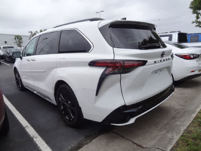 Used 2023 Toyota Sienna XSE w/ XSE Plus Package FWD image 5