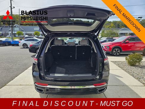 Used 2022 Jeep Grand Cherokee Overland w/ Luxury Tech Group IV image 32