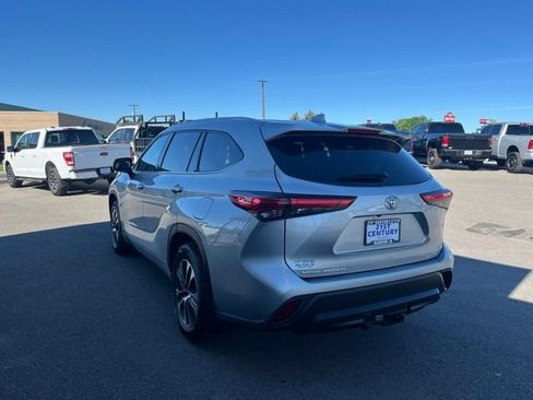 Used 2022 Toyota Highlander XLE AWD/4WD image 8