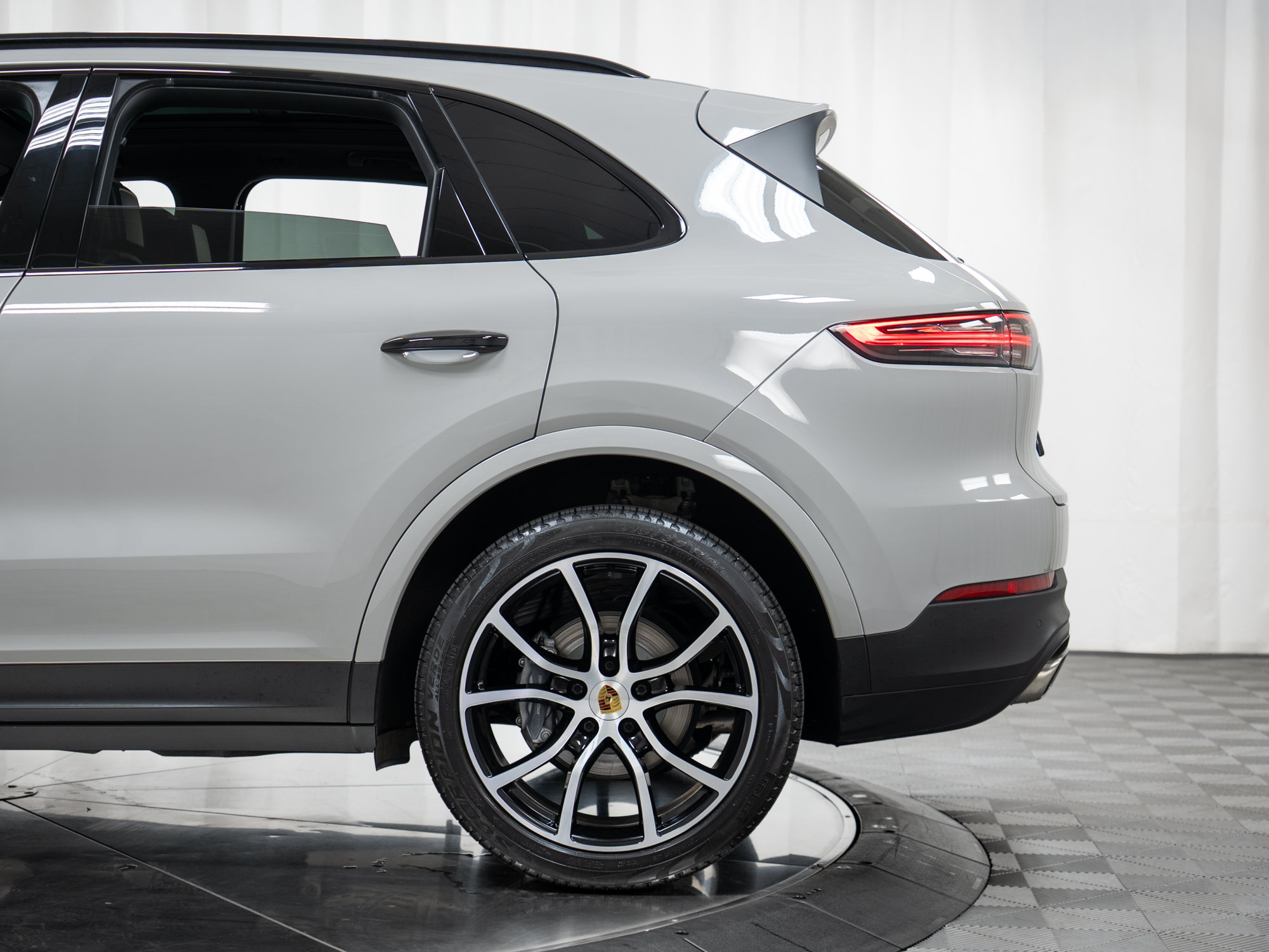Used 2021 Porsche Cayenne AWD/4WD image 35