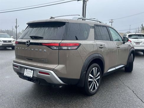 Used 2024 Nissan Pathfinder Platinum w/ Cargo Package image 3