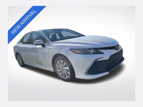 Used 2023 Toyota Camry LE image 1