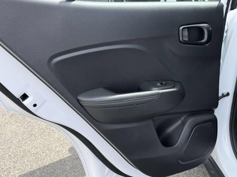 Certified 2023 Hyundai Venue Limited FWD image 12