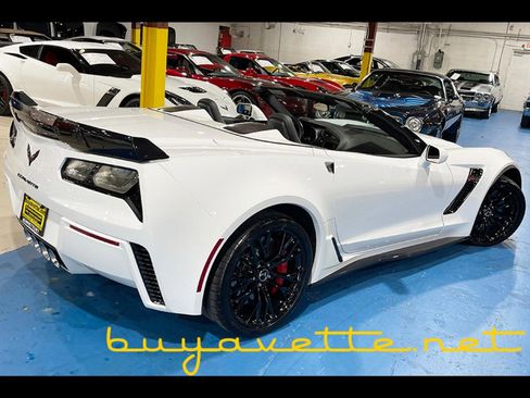 Used 2015 Chevrolet Corvette Z06 w/ 3LZ Preferred Equipment Group RWD image 4