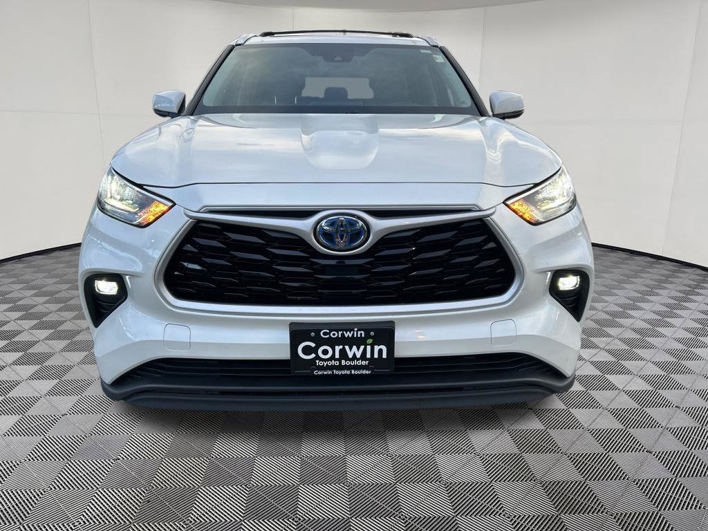 Used 2020 Toyota Highlander XLE AWD/4WD image 2