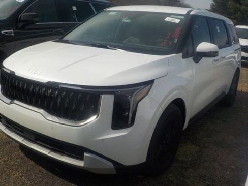 Used 2025 Kia Carnival image 8