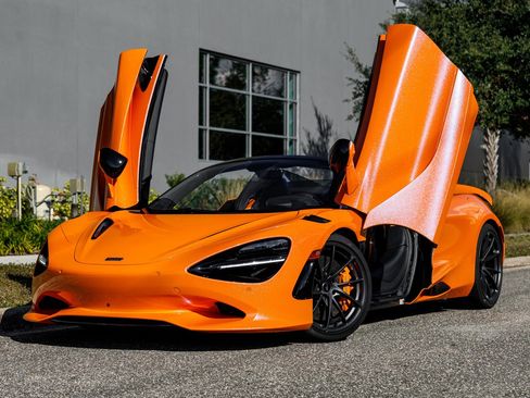 Used 2025 McLaren 750S Spider image 19