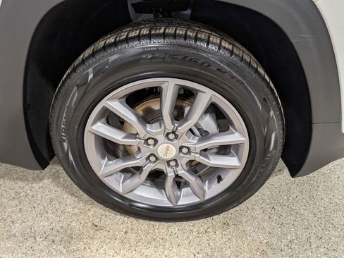 Used 2022 GMC Terrain SLT w/ Tech Package image 12