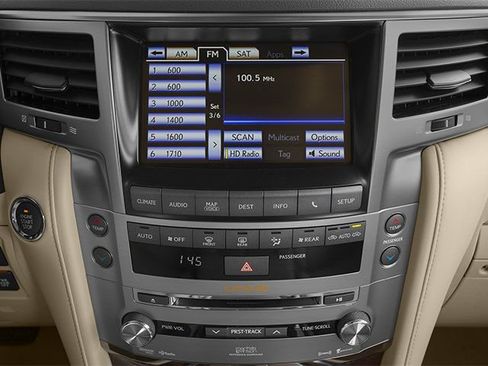 Used 2013 Lexus LX 570 4WD w/ Luxury Pkg w/Pre-crash image 9