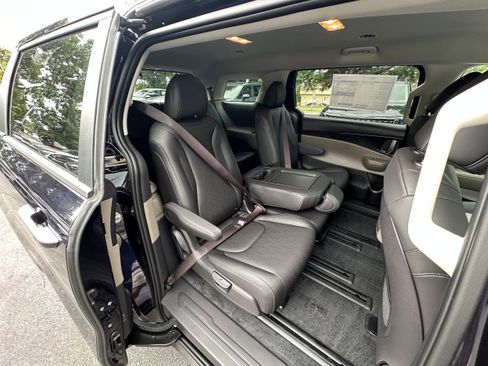 New 2026 Kia Carnival LXS image 14