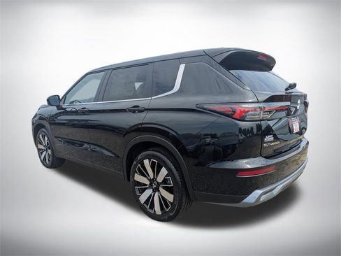 New 2025 Mitsubishi Outlander SE image 5