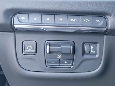 Used 2025 Cadillac Escalade Sport Platinum w/ LPO, ONYX Package image 43