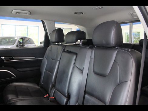 Used 2021 Kia Telluride LX AWD/4WD image 17