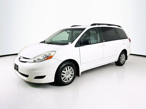 Used 2009 Toyota Sienna CE image 3