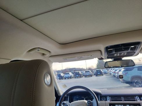 Used 2016 Land Rover Range Rover HSE image 11
