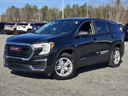 Used 2024 GMC Terrain SLE image 2