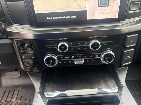 Used 2024 Ford F250 Lariat w/ Black Appearance Package AWD/4WD image 16