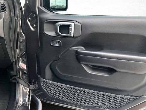 Used 2019 Jeep Wrangler Unlimited Rubicon w/ Cold Weather Group image 28