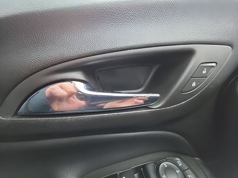 Used 2023 Chevrolet Equinox LT image 24