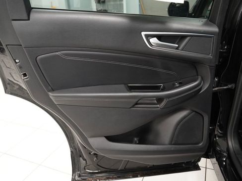 Used 2018 Ford Edge Titanium w/ Equipment Group 301A AWD/4WD image 27