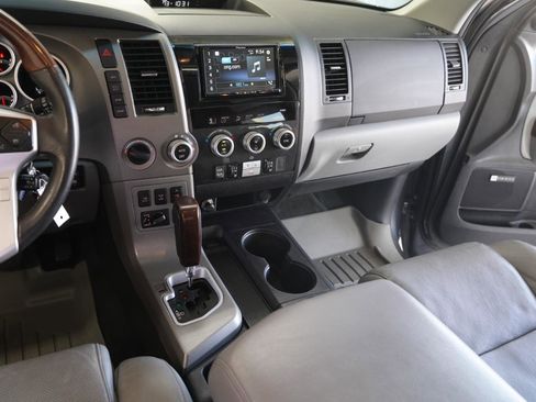 Used 2016 Toyota Sequoia Platinum image 21